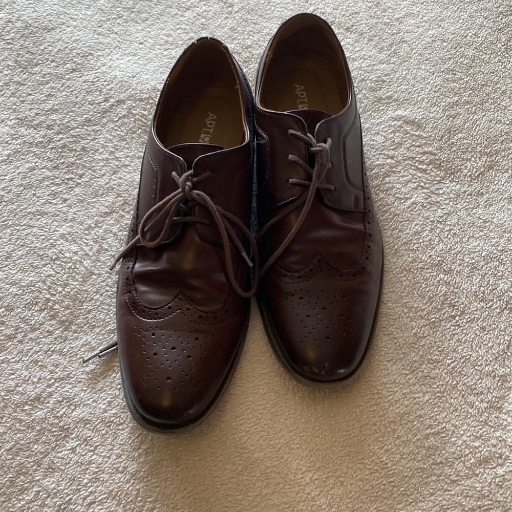 Great shape! Brown Apt 9 dress shoes